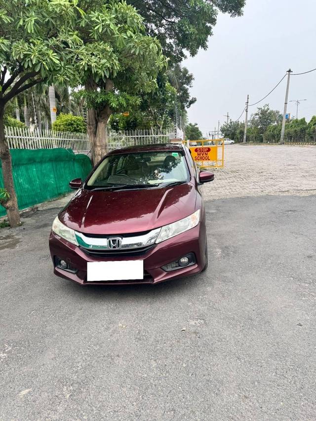 https://images10.gaadi.com/usedcar_image/4572324/original/processed_f1eae5d2-dcd8-441e-a435-eceda44b1517.jpg?imwidth=6402