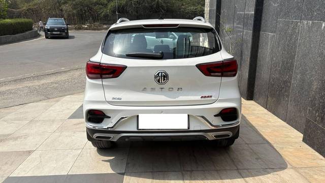 https://images10.gaadi.com/usedcar_image/4572354/original/processed_8e21ca335b2118c1b17c0672340d56e4.jpg?imwidth=6402