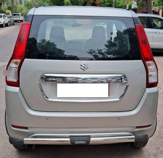 https://images10.gaadi.com/usedcar_image/4572365/original/processed_d12ef4e458e4300f3832e1589bdf3506.jpg?imwidth=6402