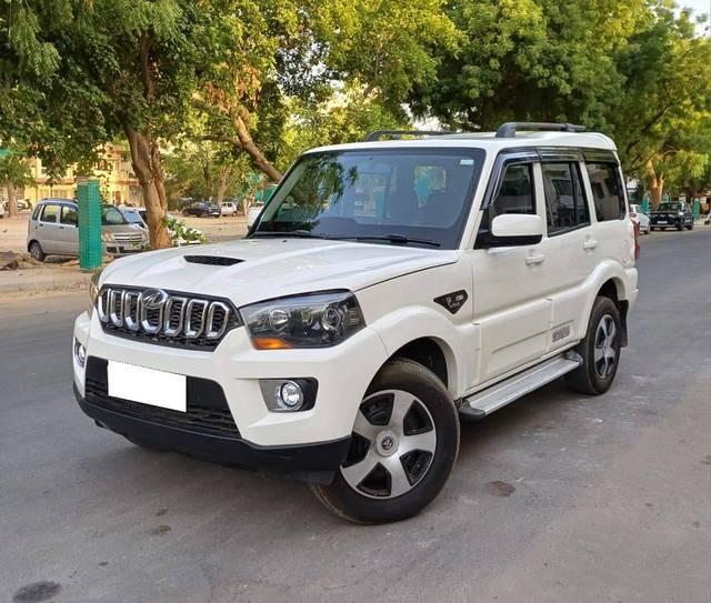 https://images10.gaadi.com/usedcar_image/4572371/original/processed_3168fcc7c0835a59a2fa64c597e1e4bb.jpg?imwidth=6400
