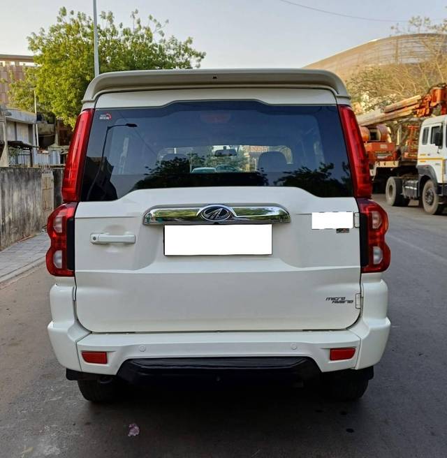https://images10.gaadi.com/usedcar_image/4572371/original/processed_602b3010704f143b5ced60aae38d82d9.jpg?imwidth=6402