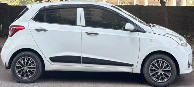 https://images10.gaadi.com/usedcar_image/4572389/original/processed_157086cde16d2884dab87305c39efbaa.jpg?imwidth=6401
