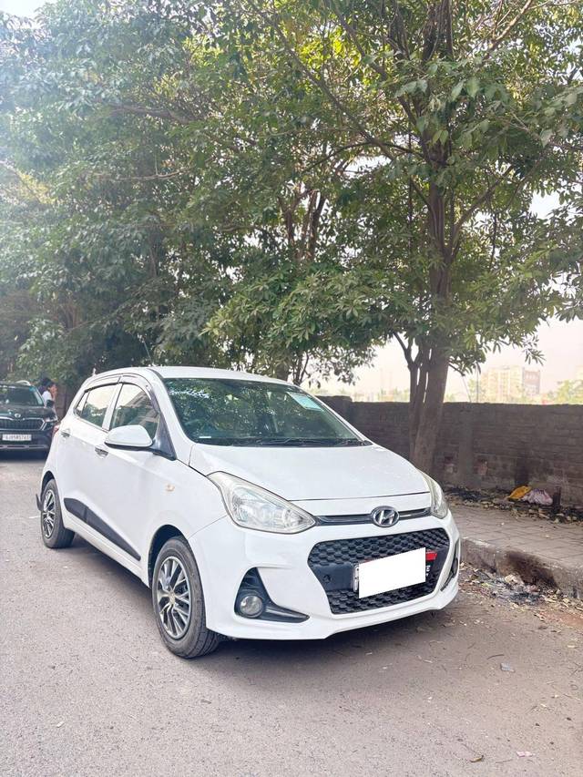 https://images10.gaadi.com/usedcar_image/4572389/original/processed_ab1c11c3b81a3b78be3976c043ac08d0.jpg?imwidth=6400