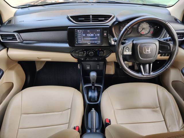 https://images10.gaadi.com/usedcar_image/4572394/original/5ce92d252896b752ae7836c48a24fc5a.jpeg?imwidth=6402