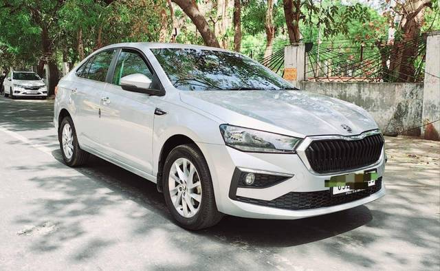 https://images10.gaadi.com/usedcar_image/4572395/original/processed_0d039525436c856f346f12ce8d2c3050.jpg?imwidth=6400