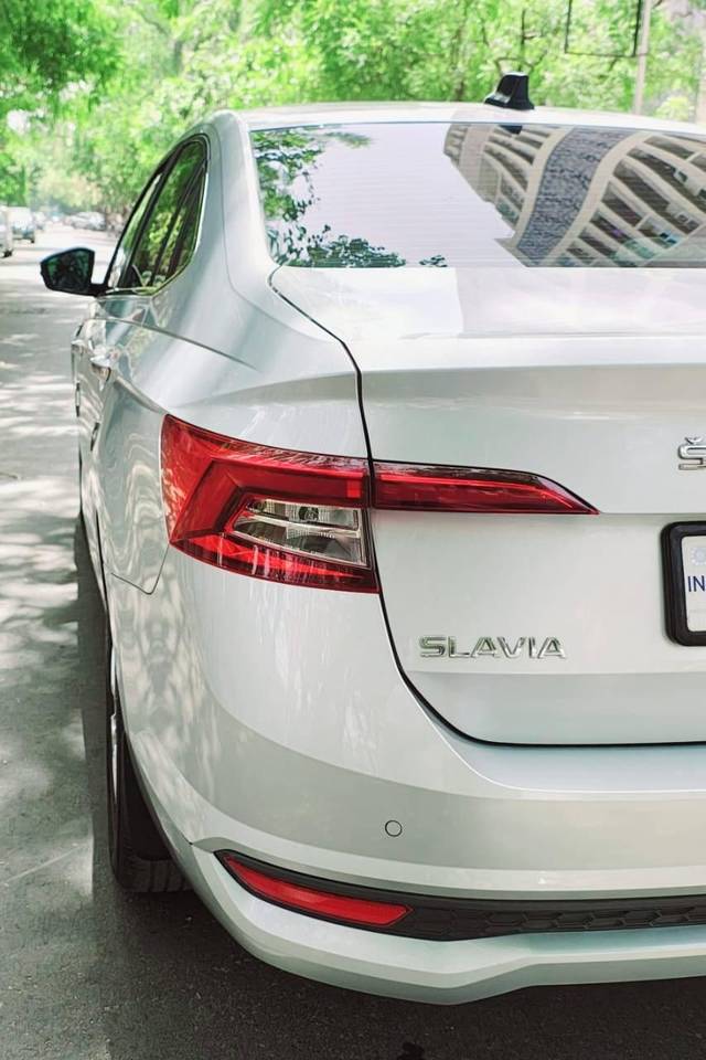 https://images10.gaadi.com/usedcar_image/4572395/original/processed_5475881c2cd79f6420b63d8069ab6e96.jpg?imwidth=6402