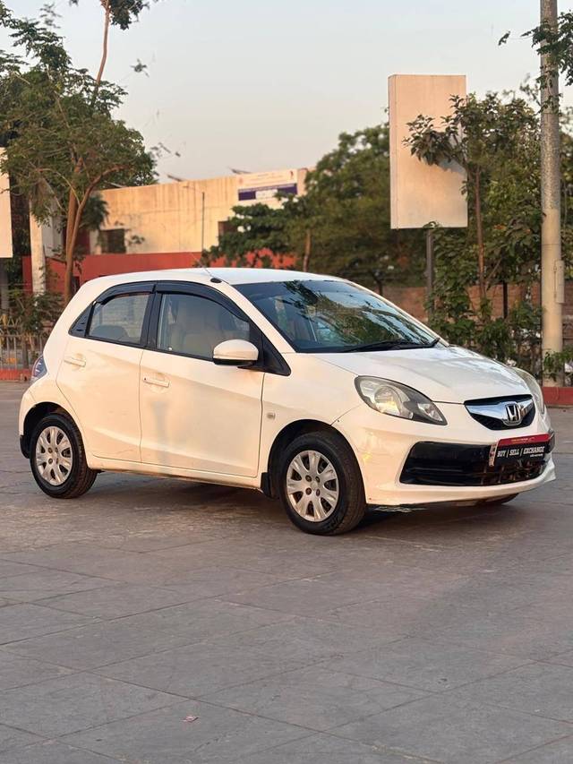 https://images10.gaadi.com/usedcar_image/4572396/original/processed_639b38247e4b8f4c0f76ef9d5658dbe6.jpg?imwidth=6400