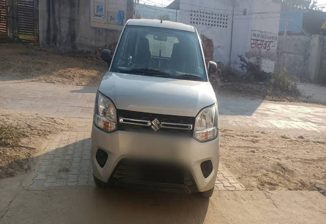 https://images10.gaadi.com/usedcar_image/4572416/original/0d0bbb92-4ab7-4e9f-9cf6-5921cf15a26f.?imwidth=6400