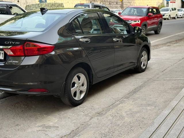 https://images10.gaadi.com/usedcar_image/4572422/original/processed_bde38e2fc05421e3cacef4dd127d175b.jpg?imwidth=6401