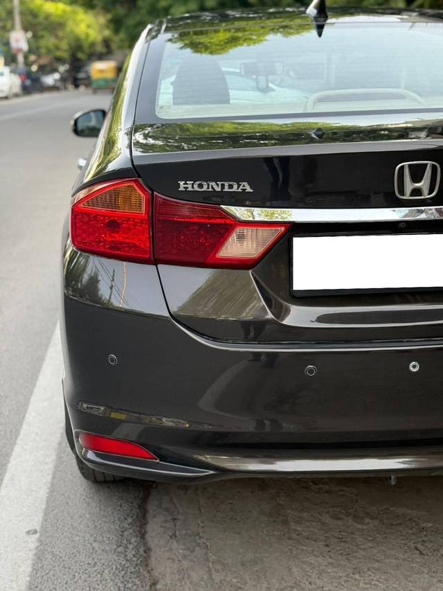 https://images10.gaadi.com/usedcar_image/4572422/original/processed_fb99087a7bf83ee654161acbbb6c6ece.jpg?imwidth=6402