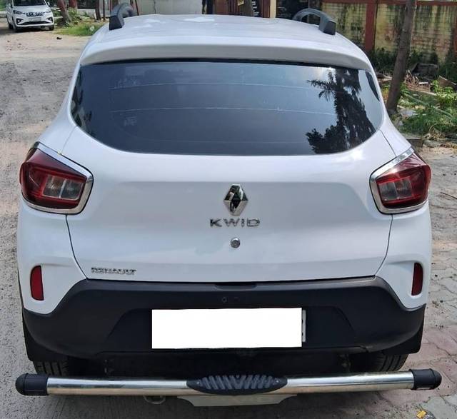 https://images10.gaadi.com/usedcar_image/4572423/original/processed_11ab86d4a487526f4167249c58d302ac.jpg?imwidth=6402