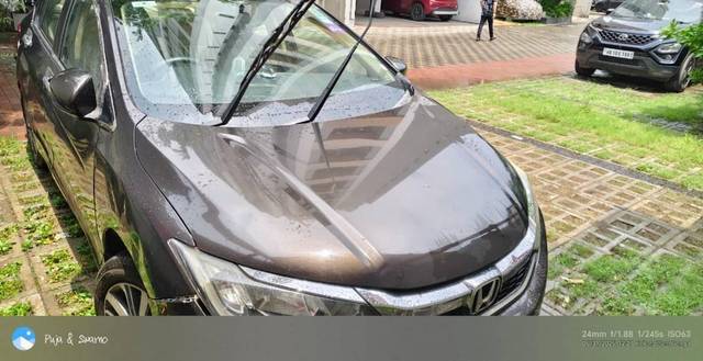 https://images10.gaadi.com/usedcar_image/4572430/original/processed_64ff8f9e-dd78-467a-ba37-76194afab311.jpg?imwidth=6402