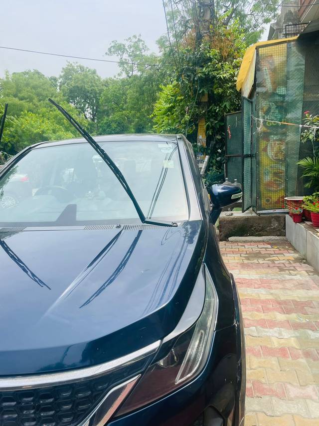 https://images10.gaadi.com/usedcar_image/4572450/original/cdfa8ebd-f116-4504-898d-a09ffb28fd3c.jpg?imwidth=6400