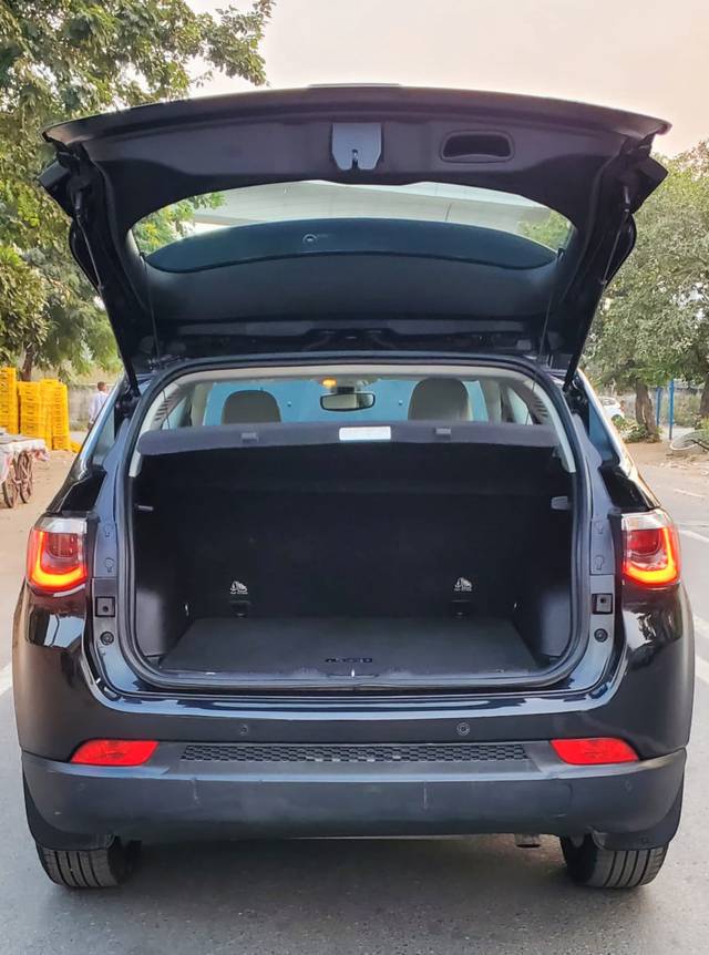 https://images10.gaadi.com/usedcar_image/4572469/original/3f538043-9f62-46cd-8048-ee7af9a7edb8.jpg?imwidth=6402