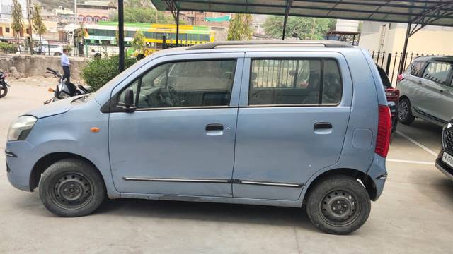 https://images10.gaadi.com/usedcar_image/4572477/original/4ce37d9a-a970-469a-af5a-0dcec63ef306.jpg?imwidth=6401