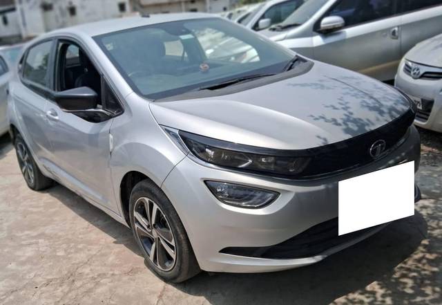 https://images10.gaadi.com/usedcar_image/4572479/original/processed_7e1882f9de9c6bed0628d0576857ab10.jpg?imwidth=6400