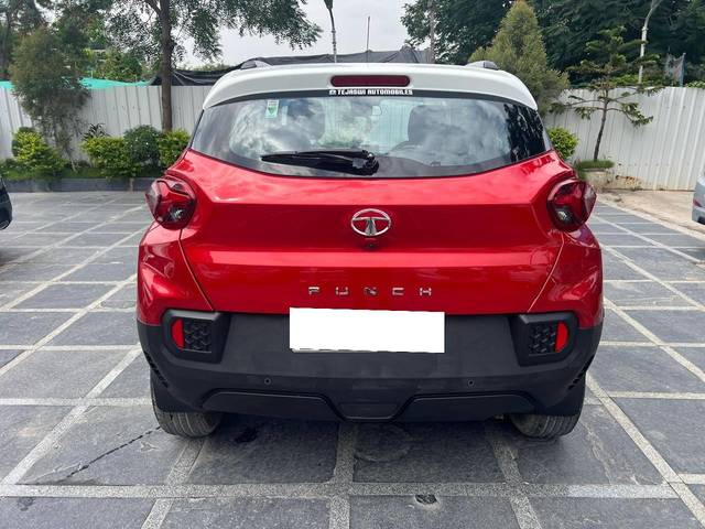 https://images10.gaadi.com/usedcar_image/4572481/original/processed_a9ad9516c6590b2335155c97f90cc63d.jpg?imwidth=6402