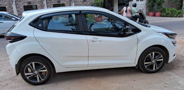 https://images10.gaadi.com/usedcar_image/4572486/original/910628a4ece72520d462a3fa198d9803.jpg?imwidth=6402