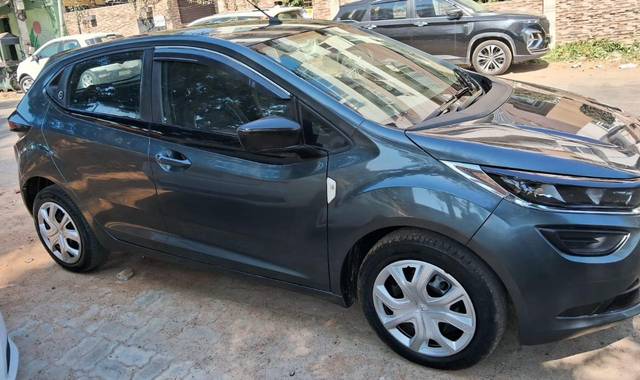 https://images10.gaadi.com/usedcar_image/4572493/original/1640d1f26f134da21dff31404d2c3de1.jpg?imwidth=6401