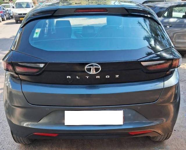 https://images10.gaadi.com/usedcar_image/4572493/original/processed_36da6148db3829d650cc1acbe4e2dfe2.jpg?imwidth=6402