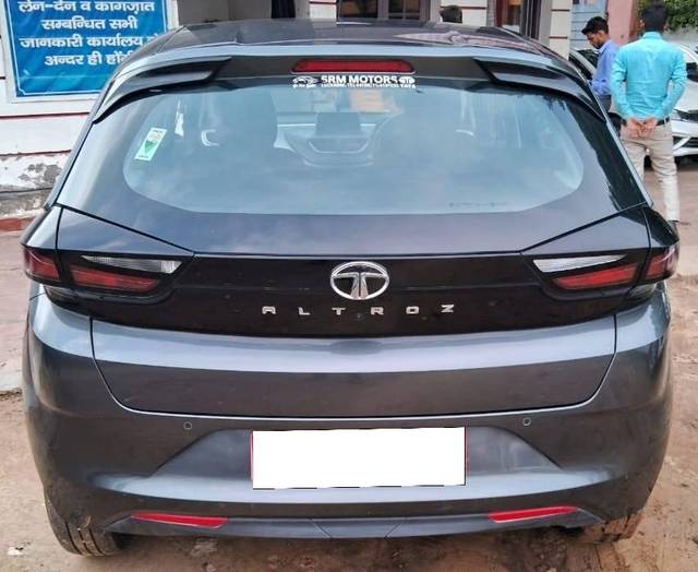 https://images10.gaadi.com/usedcar_image/4572495/original/processed_ce67c423f1e294e7cbcbbf007c275301.jpg?imwidth=6402