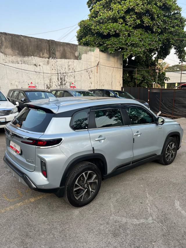 https://images10.gaadi.com/usedcar_image/4572503/original/processed_d271bdff39f5031c6f76050abcea00ff.jpg?imwidth=6402