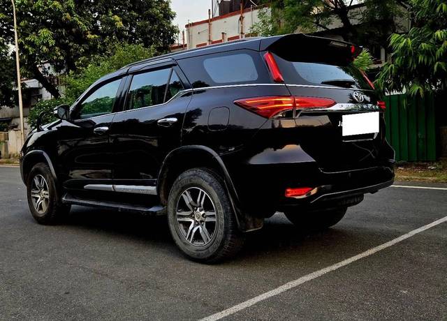 https://images10.gaadi.com/usedcar_image/4572509/original/processed_1c80dafee27444d384bbf03d1fd36244.jpg?imwidth=6402