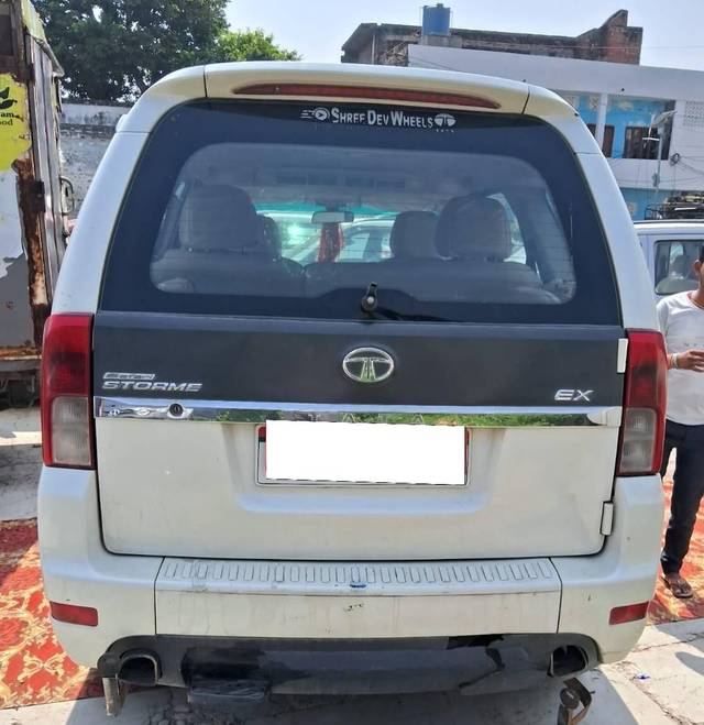 https://images10.gaadi.com/usedcar_image/4572513/original/processed_ff4e542394cab82fa5bf1a86f602d90a.jpg?imwidth=6402