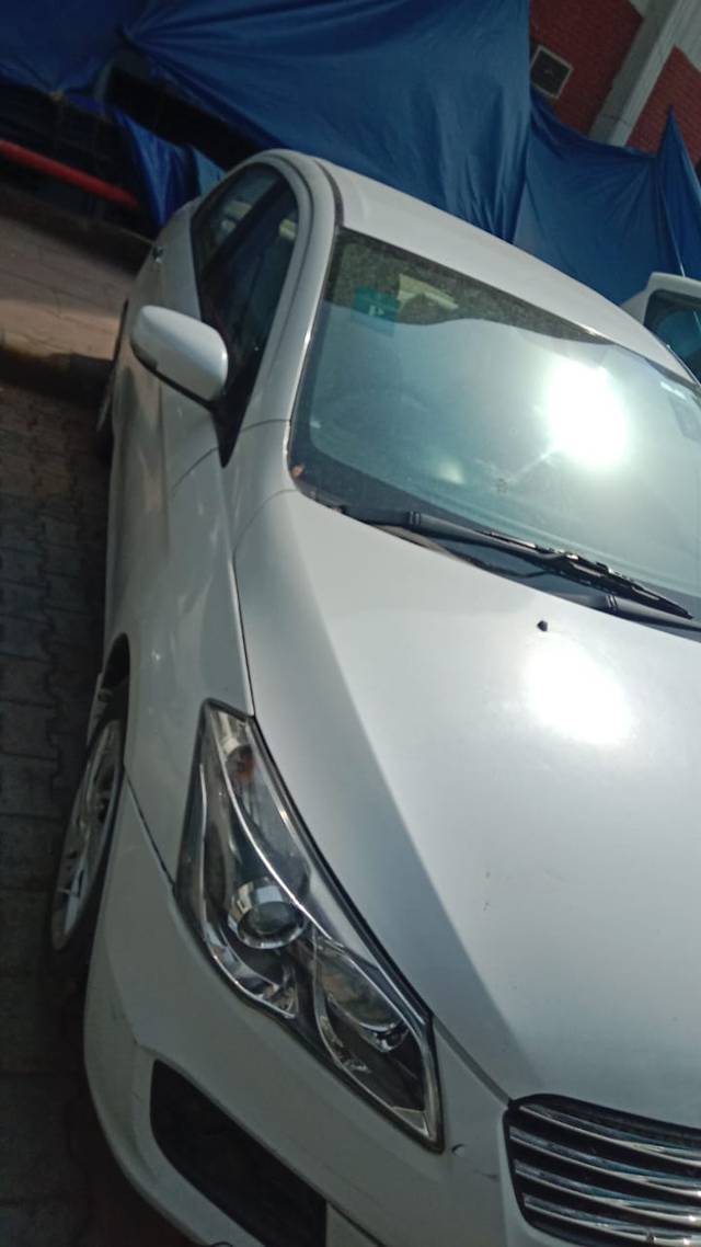https://images10.gaadi.com/usedcar_image/4572521/original/6d1f9a8d810caae1b4acf1dabf93f4f2.jpg?imwidth=6402