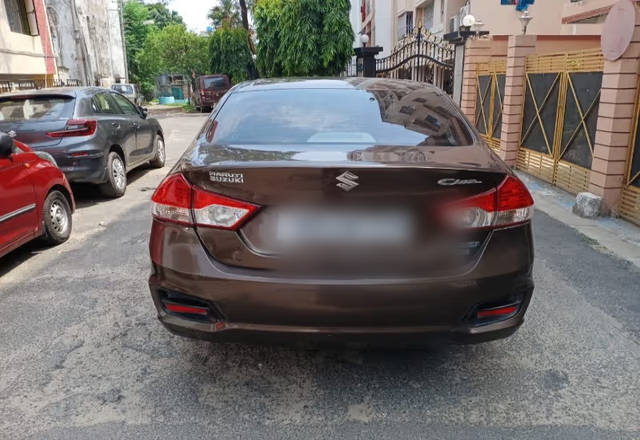 https://images10.gaadi.com/usedcar_image/4572528/original/9471f040-ded9-4bb0-be4b-916589335efb.?imwidth=6401