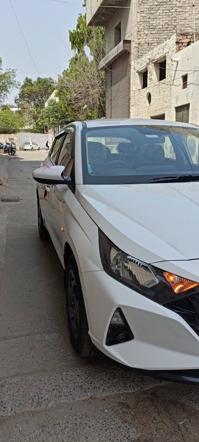 https://images10.gaadi.com/usedcar_image/4572532/original/b26bc2130fc76929322abdf7219ed3bb.jpg?imwidth=6402