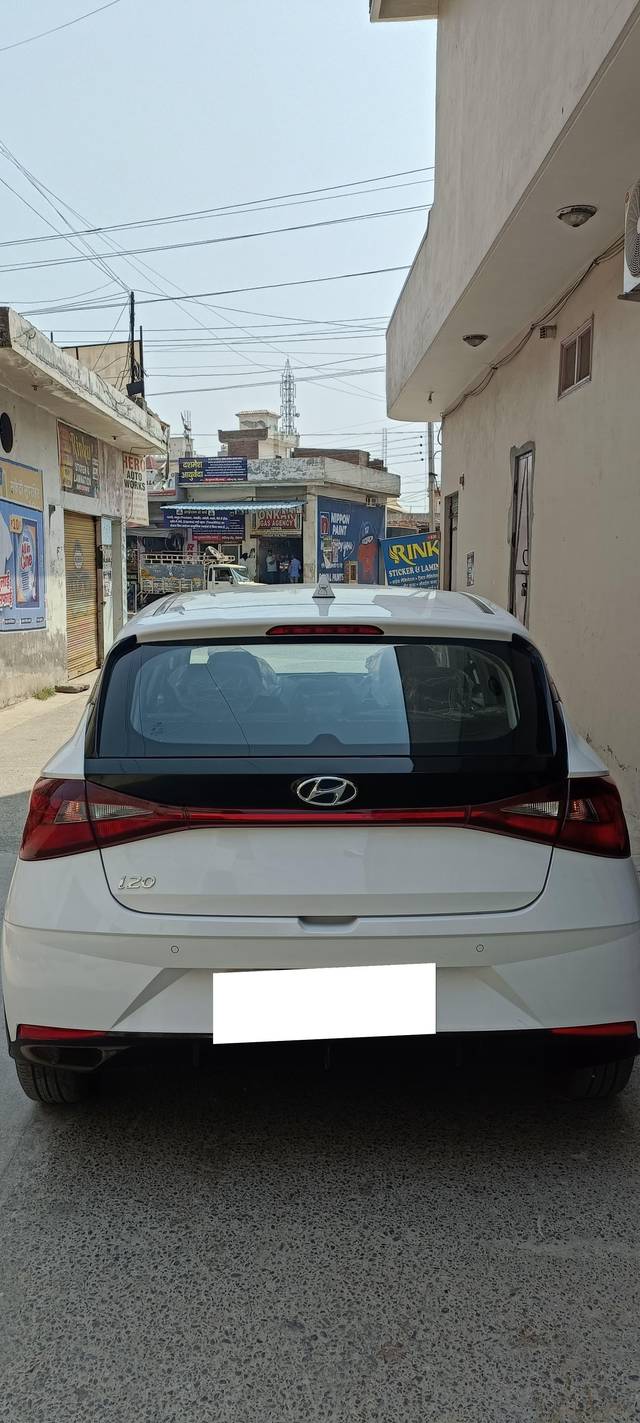 https://images10.gaadi.com/usedcar_image/4572532/original/processed_cf12e5f294a9706b0ce1e6f183e3a05b.jpg?imwidth=6401