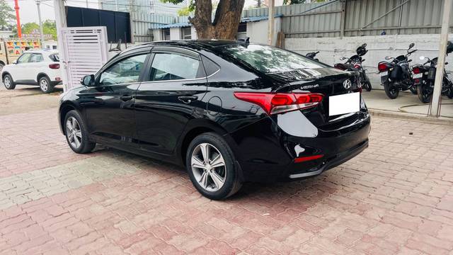 https://images10.gaadi.com/usedcar_image/4572556/original/processed_0c38e1ce-6a47-4993-9ebc-92f7fe184657.jpg?imwidth=6401