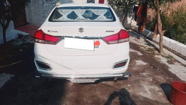 https://images10.gaadi.com/usedcar_image/4572616/original/processed_59ce2f38-29fd-4460-9fb7-5c5e783a3c75.jpg?imwidth=6401
