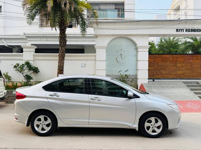 https://images10.gaadi.com/usedcar_image/4572618/original/processed_0fb5d928b3ffbf83f35ae83de1fa7713.jpg?imwidth=6401