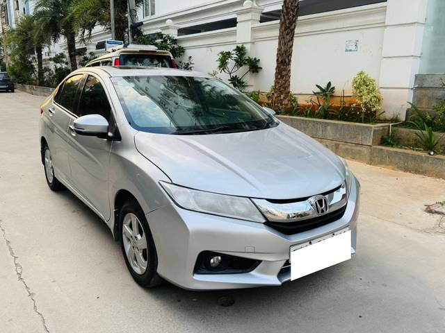 https://images10.gaadi.com/usedcar_image/4572618/original/processed_571ea8ed219e2c58b85353a855e34f40.jpg?imwidth=6400