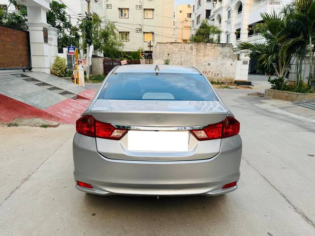 https://images10.gaadi.com/usedcar_image/4572618/original/processed_bdab93c19f3909747148f5803ab16c5d.jpg?imwidth=6402