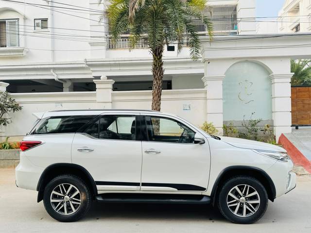 https://images10.gaadi.com/usedcar_image/4572625/original/ab442892b4f630bcfed8c0a5e8124e3c.jpg?imwidth=6401