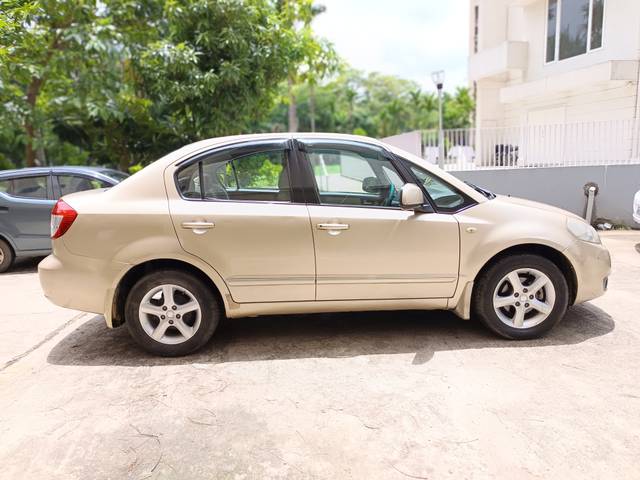 https://images10.gaadi.com/usedcar_image/4572636/original/f06db849f9f32f47391c4e4a8ff5c818.jpg?imwidth=6401