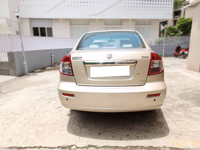 https://images10.gaadi.com/usedcar_image/4572636/original/processed_f366b0e5401fa5b4508bec0fc1b25727.jpg?imwidth=6402