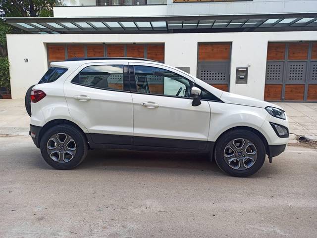 https://images10.gaadi.com/usedcar_image/4572637/original/processed_a2332ebbd0e647dca8371026e370ec0b.jpg?imwidth=6401