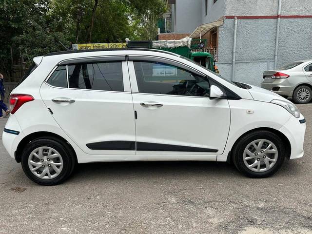 https://images10.gaadi.com/usedcar_image/4572639/original/processed_a4053b9d-1bba-4aa2-a4c1-aaa87e01edfb.jpg?imwidth=6401