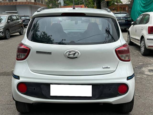 https://images10.gaadi.com/usedcar_image/4572639/original/processed_caa420c7-dfda-4ee8-a155-4cea5b47a2bd.jpg?imwidth=6402