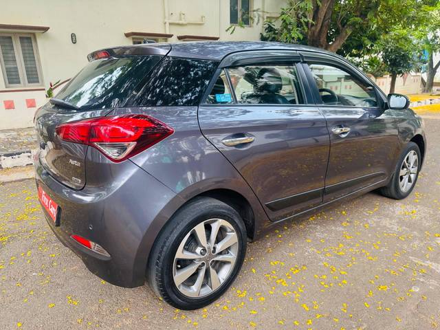 https://images10.gaadi.com/usedcar_image/4572640/original/processed_3d399f4ea68f83c5f38847027f693bbc.jpg?imwidth=6402
