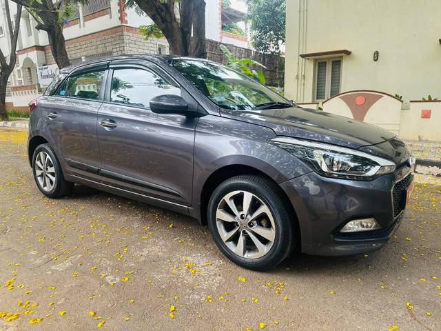 https://images10.gaadi.com/usedcar_image/4572640/original/processed_457fbccf120d659f64fd93a2fd06278a.jpg?imwidth=6400