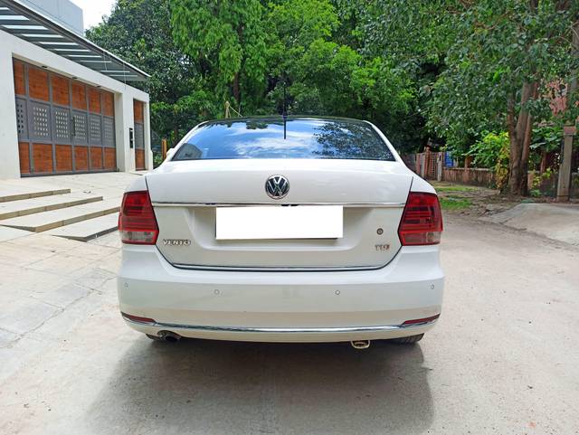 https://images10.gaadi.com/usedcar_image/4572647/original/processed_3b703bb595e7643f2a32a5e6b9419172.jpg?imwidth=6402