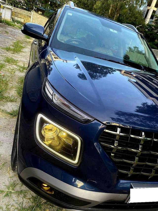 https://images10.gaadi.com/usedcar_image/4572649/original/processed_7b3540bac8afe5dc548526ff49eca3bb.jpg?imwidth=6400