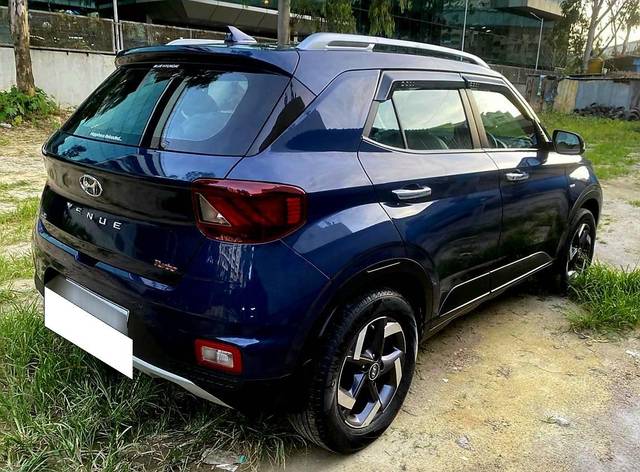 https://images10.gaadi.com/usedcar_image/4572649/original/processed_a36a143c8c7fb305cd9a59660320ec63.jpg?imwidth=6402