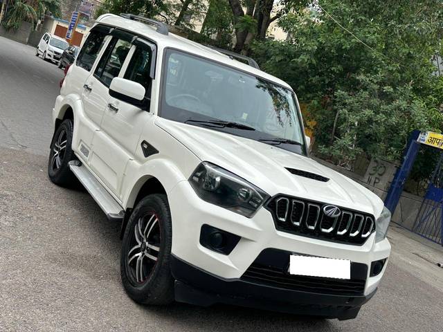 https://images10.gaadi.com/usedcar_image/4572651/original/processed_e36baecc-4900-4325-84c0-1fb9af8dad6d.jpg?imwidth=6400