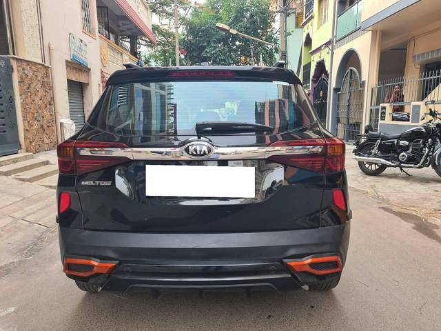 https://images10.gaadi.com/usedcar_image/4572659/original/processed_7e25c334ae44559f941eaee4cb6a3850.jpg?imwidth=6401